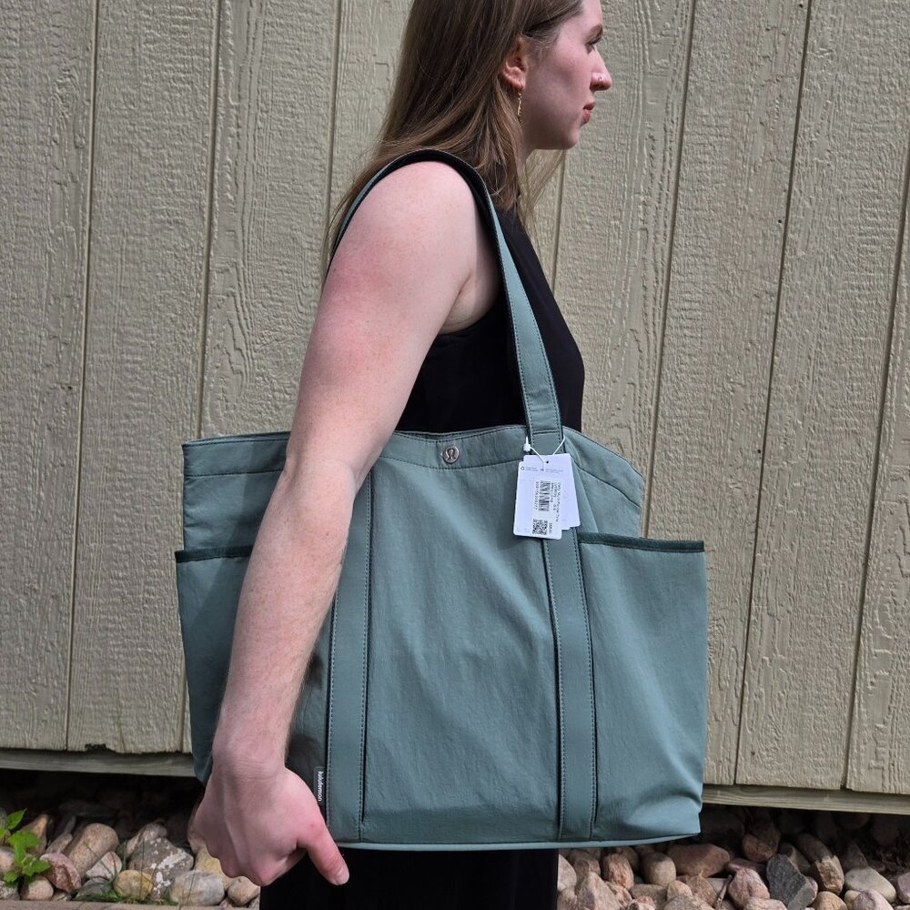 Daily Multi-Pocket Tote Bag 20L Grey Eucalyptus/Legacy Green Lululemon